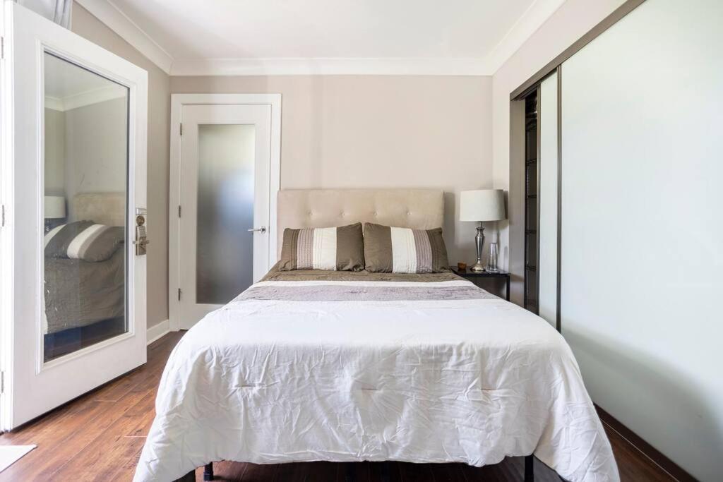 Bedroom With Private Entrance Privatunterkunft *