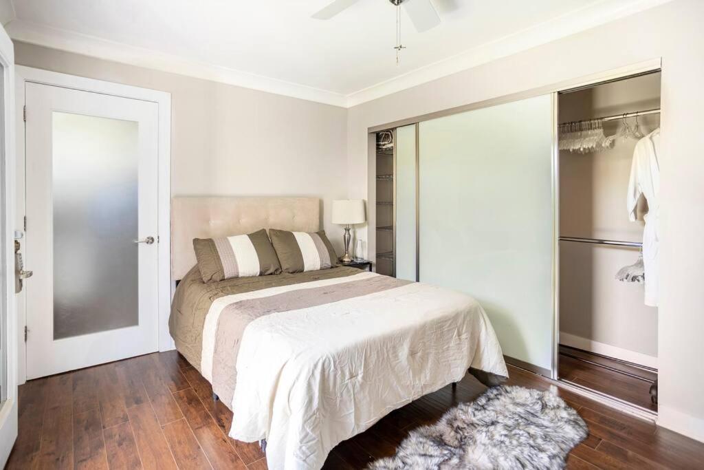 Privatunterkunft Bedroom With Private Entrance
